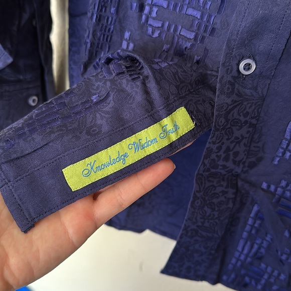 Luxurious Robert Graham Button-Down with Chic Embroidery Size Medium Men’s - Picture 7 of 7